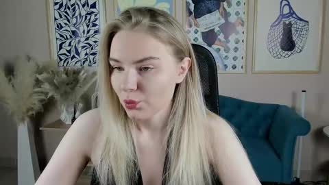 Snapshot of aprilserenity chatting on 26, 11, 2025 April. All year round. online show from 26, 11, 2025