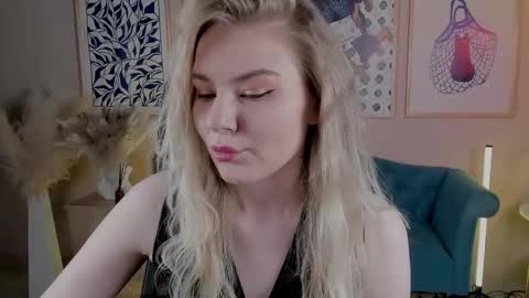 Snapshot of aprilserenity chatting on 27, 11, 2025 April. All year round. online show from 27, 11, 2025