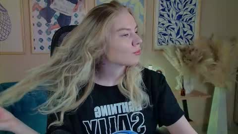 Snapshot of aprilserenity chatting on 1, 12, 2025 April. All year round. online show from 1, 12, 2025