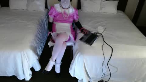 Snapshot of aprilsissy chatting on 10, 9, 2025 April Sissy online show from 10, 9, 2025