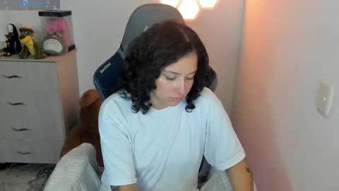 aqua emilly online show from 21, 10, 2025