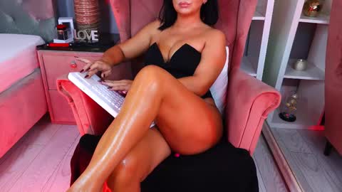 AQueenMonica online show from 11, 10, 2025