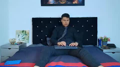 aquilestaylor online show from 25, 6, 2026