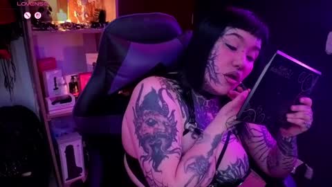 Carolain online show from 8, 4, 2026