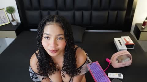 Snapshot of aradia_01 chatting on 4, 12, 2024 online show from 4, 12, 2024