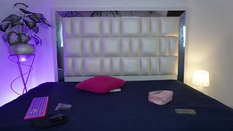 Snapshot of aradia_01 chatting on 12, 12, 2024 online show from 12, 12, 2024