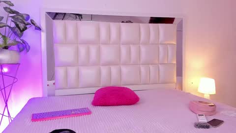 Snapshot of aradia_01 chatting on 31, 12, 2024 online show from 31, 12, 2024