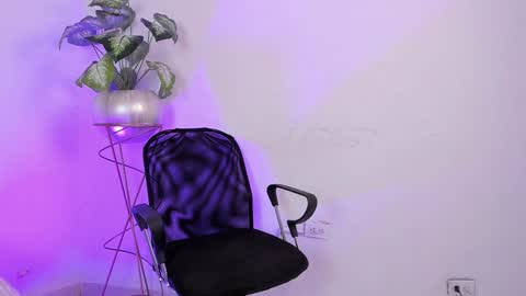 Snapshot of aradia_01 chatting on 18, 1, 2025 online show from 18, 1, 2025