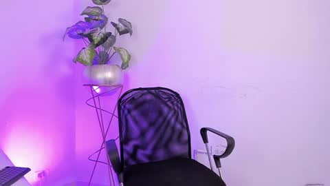 Snapshot of aradia_01 chatting on 19, 1, 2025 online show from 19, 1, 2025