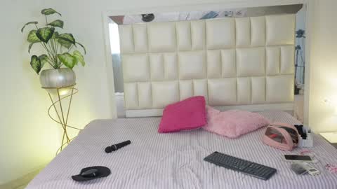 Snapshot of aradia_01 chatting on 26, 1, 2025 online show from 26, 1, 2025