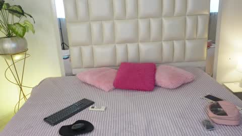 Snapshot of aradia_01 chatting on 28, 1, 2025 online show from 28, 1, 2025