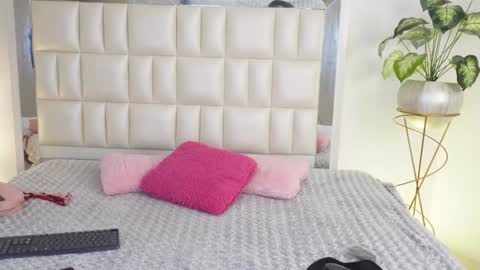 Snapshot of aradia_01 chatting on 4, 2, 2025 online show from 4, 2, 2025