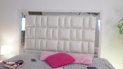 Snapshot of aradia_01 chatting on 8, 2, 2025 online show from 8, 2, 2025