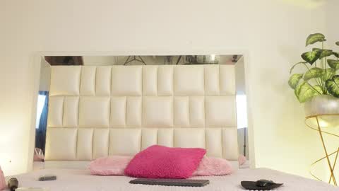 Snapshot of aradia_01 chatting on 11, 2, 2025 online show from 11, 2, 2025