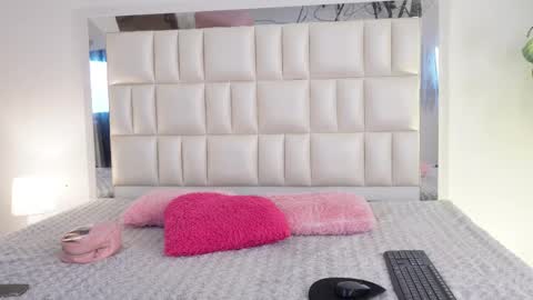 Snapshot of aradia_01 chatting on 20, 2, 2025 online show from 20, 2, 2025