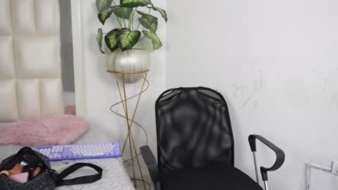 Snapshot of aradia_01 chatting on 24, 9, 2025 online show from 24, 9, 2025