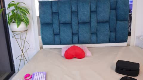   online show from 18, 4, 2026