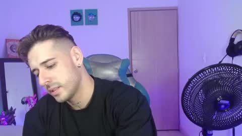 Snapshot of ares_blue chatting on 11, 5, 2026 ares blue online show from 11, 5, 2026