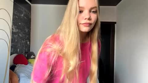 Snapshot of argeliaboivin chatting on 30, 10, 2025 Amelia online show from 30, 10, 2025