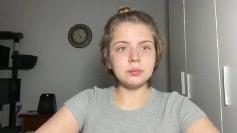 Snapshot of ari_crystal chatting on 9, 2, 2026 ari_crystal online show from 9, 2, 2026