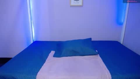 Snapshot of ari_rossee_ chatting on 28, 10, 2025 online show from 28, 10, 2025