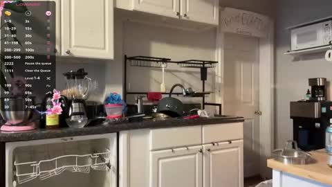 Snapshot of aria_fields_ chatting on 31, 10, 2025 Aria Fields online show from 31, 10, 2025