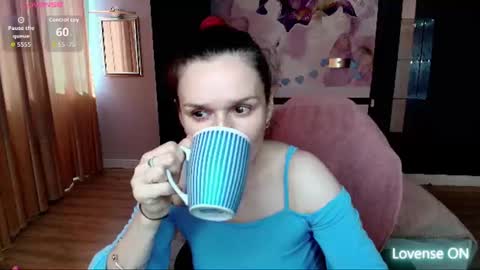 Snapshot of ariagrays chatting on 17, 6, 2026 AriaGray online show from 17, 6, 2026