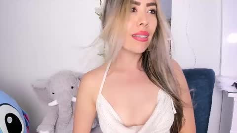 Snapshot of ariana_belucci chatting on 5, 7, 2026 Ariana online show from 5, 7, 2026
