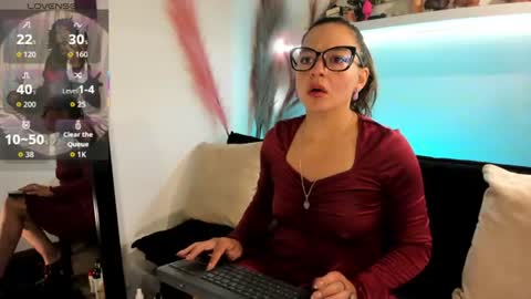Ariana blonde online show from 28, 7, 2026