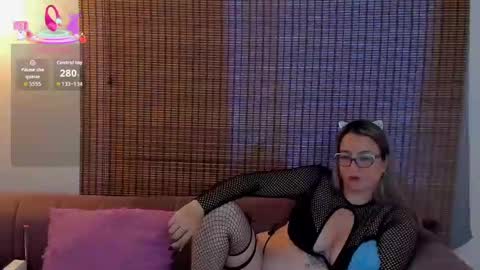 Ariana Cruz online show from 6, 11, 2025