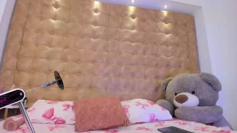  ARIANA MORELLY online show from 4, 7, 2026