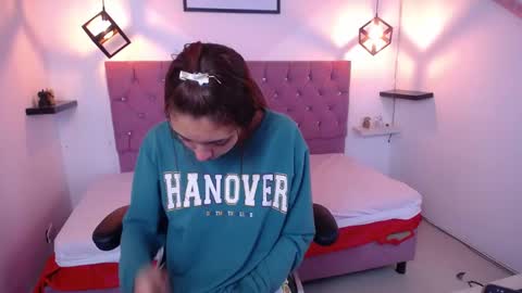 Snapshot of ariana_toro chatting on 19, 9, 2025 ariana_toro online show from 19, 9, 2025