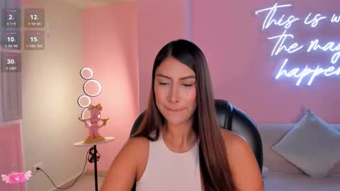 Snapshot of arianadumont chatting on 5, 11, 2025 Ariana Dumont online show from 5, 11, 2025