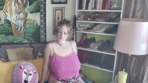 Snapshot of arielabai chatting on 10, 11, 2025 Arielle Ari online show from 10, 11, 2025