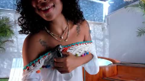 Snapshot of ariella_ruiz chatting on 2, 11, 2025 A R I online show from 2, 11, 2025