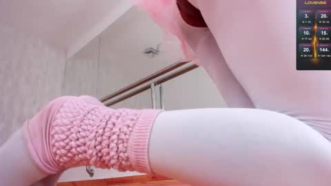 Snapshot of ariella_ruiz chatting on 23, 11, 2025 A R I online show from 23, 11, 2025