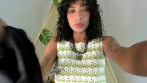 Snapshot of ariella_ruiz chatting on 26, 11, 2025 A R I online show from 26, 11, 2025