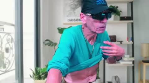 Snapshot of armaduradeacero chatting on 2, 10, 2025 armaduradeacero online show from 2, 10, 2025