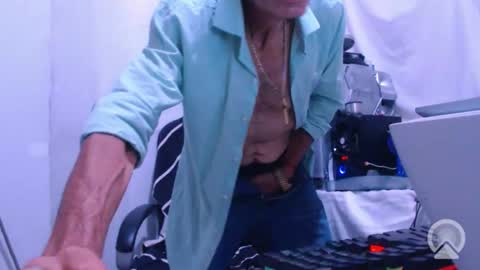 Snapshot of armaduradeacero chatting on 21, 10, 2025 armaduradeacero online show from 21, 10, 2025