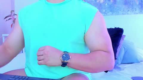 Snapshot of arminjones1 chatting on 22, 9, 2025 online show from 22, 9, 2025