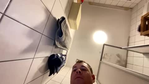 Snapshot of armyskater32 chatting on 12, 9, 2025 armyskater32 online show from 12, 9, 2025