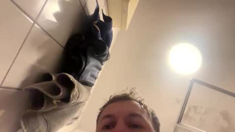 Snapshot of armyskater32 chatting on 9, 11, 2025 armyskater32 online show from 9, 11, 2025