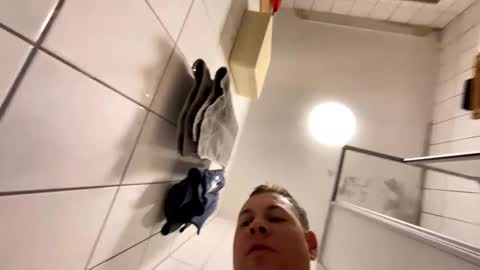 Snapshot of armyskater32 chatting on 17, 12, 2025 armyskater32 online show from 17, 12, 2025