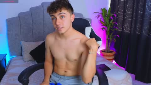 Snapshot of aron__cooper chatting on 17, 12, 2024 aron__cooper online show from 17, 12, 2024