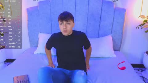 Snapshot of aron__cooper chatting on 3, 2, 2025 aron__cooper online show from 3, 2, 2025