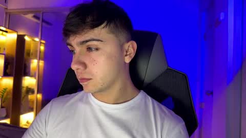 Snapshot of aron__cooper chatting on 8, 9, 2025 aron__cooper online show from 8, 9, 2025