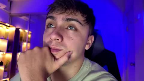 Snapshot of aron__cooper chatting on 18, 9, 2025 aron__cooper online show from 18, 9, 2025