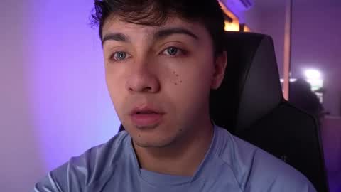 Snapshot of aron__cooper chatting on 12, 10, 2025 aron__cooper online show from 12, 10, 2025