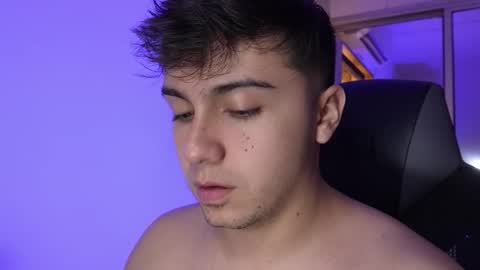 Snapshot of aron__cooper chatting on 27, 10, 2025 aron__cooper online show from 27, 10, 2025