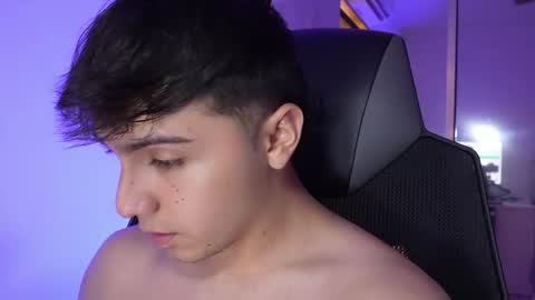 Snapshot of aron__cooper chatting on 31, 10, 2025 aron__cooper online show from 31, 10, 2025